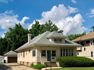 514 Bluff City Blvd, Elgin, IL 60120