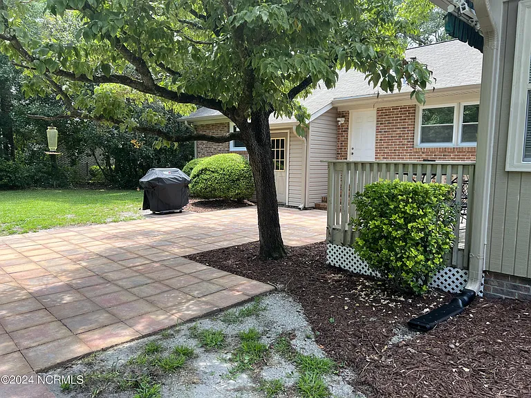 518 Rose Ave — Photo 12