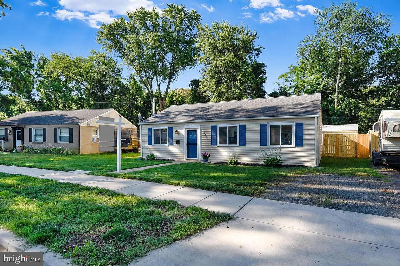 1805 Saunders Way photo 1
