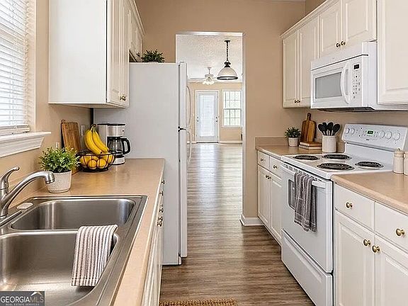 4th image of 1775 Summerwoods Ln