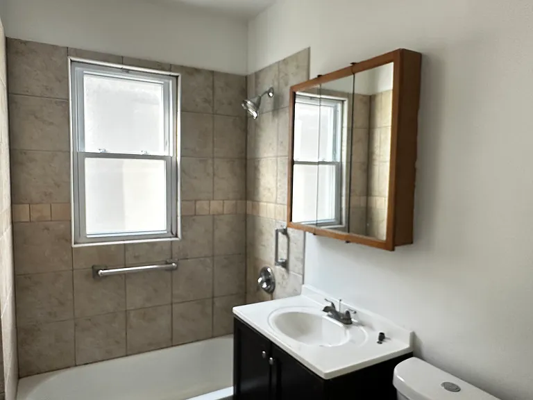 12026 S Lafayette Ave — Photo 5