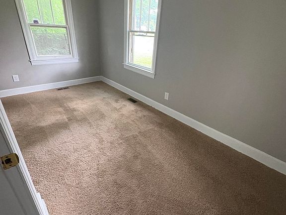 3rd image of 1120 Sparks Rd