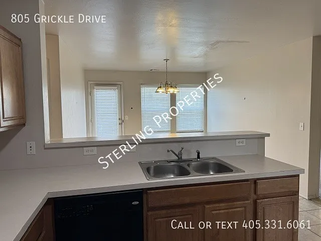 805 Grickle Dr — Photo 10