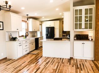 2414 Crown Rd, Decorah, IA 52101