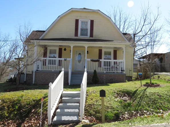 114 5th St NW, Coeburn, VA 24230