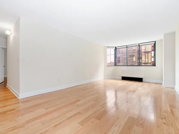 280 Park Avenue South image 1 of 10