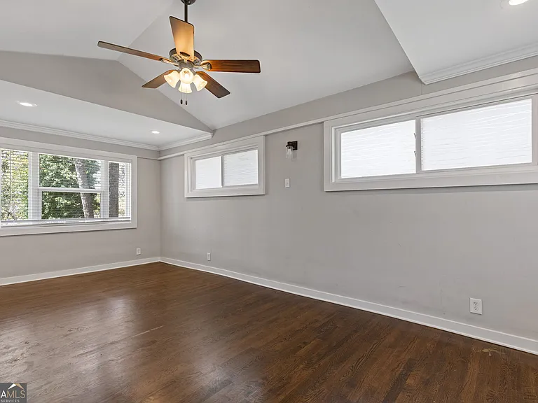 2779 Horse Shoe Dr — Photo 8