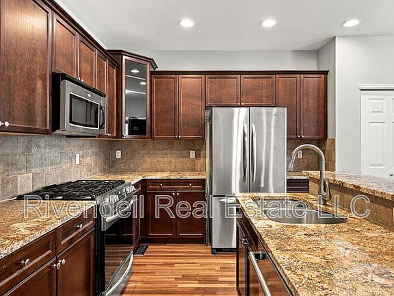 3rd image of 4483 Applecrest Cir