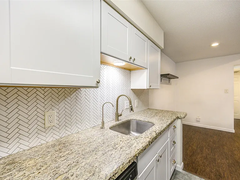 2120 Wilcrest Dr #226 — Photo 8