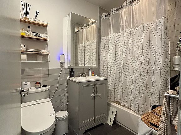5th image of 65 Richardson St APT 1R