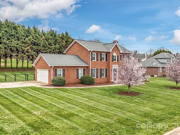 4th image of 401 Willowbrook Dr