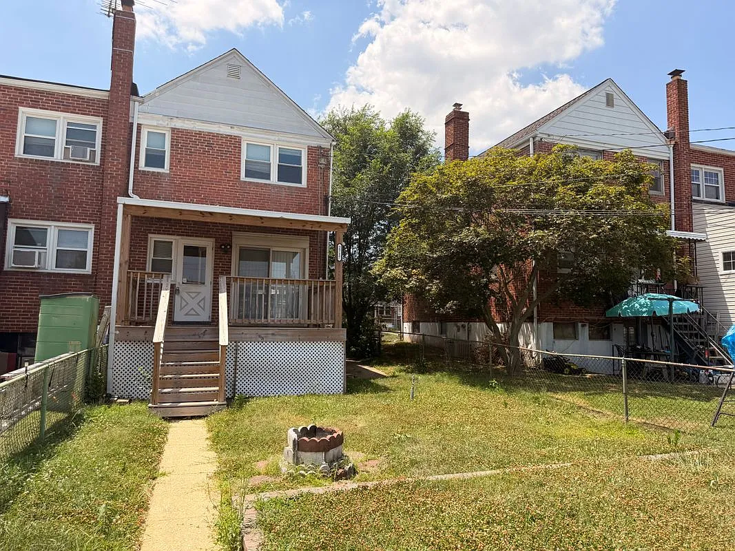 3 bed, 2.0 bath, 1378 sqft, $2,100 — Photo 2