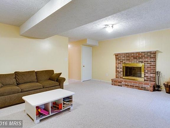 5th image of 22 Castle Ct