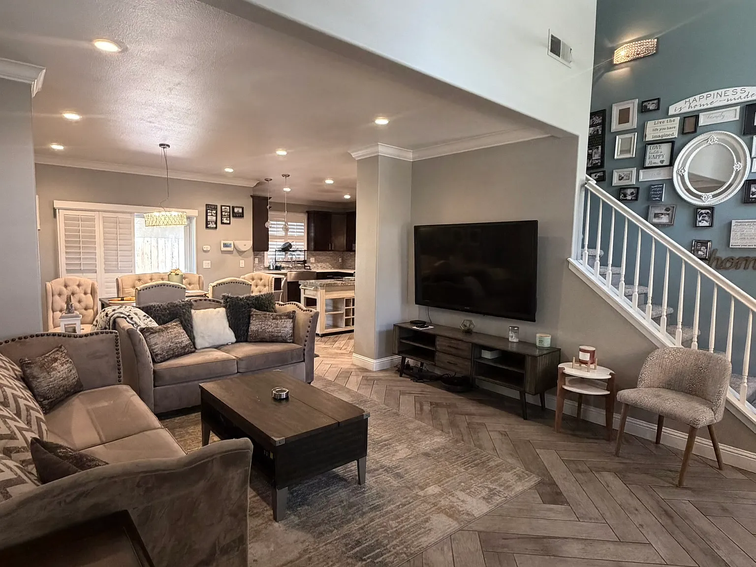 5 bed, 2.5 bath, 2122 sqft, $3,900 — Photo 4