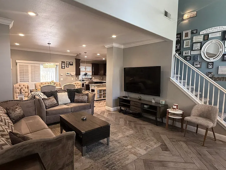 798 Century Ln — Photo 4