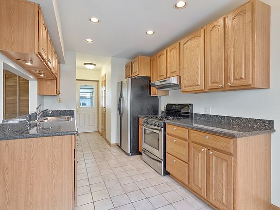 2nd image of 712 Whitesail Dr #0