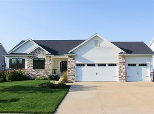 1359 Crescent Oak Ln, Marion, IA 52302