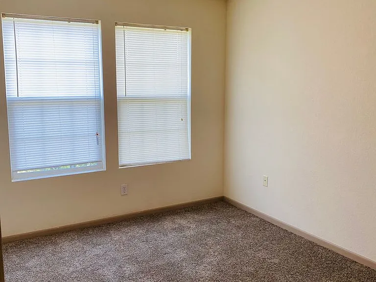 913 Westridge Dr #8 — Photo 7
