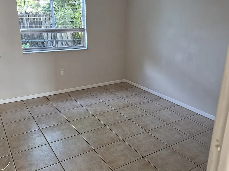 1920 Suwanee Ave #4 — Photo 4