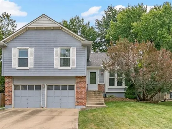 6417 Chouteau St, Shawnee, KS 66226