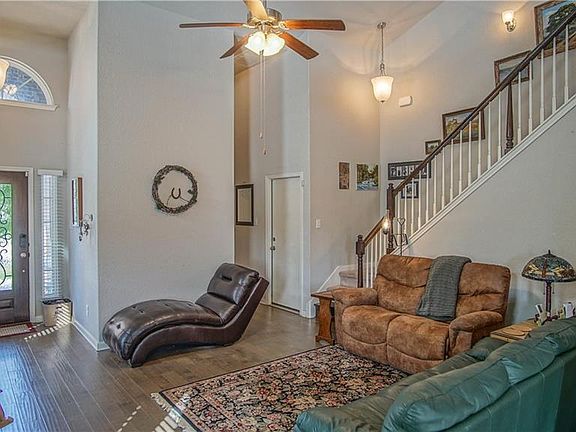 2nd image of 317 Oak Creek Way