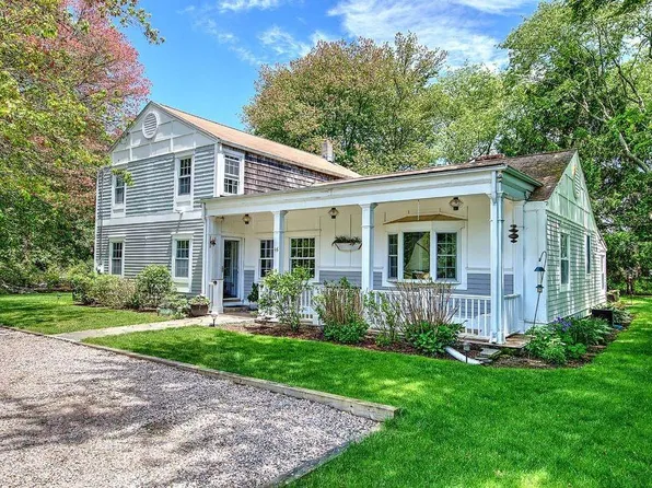 46 Channing Rd, Narragansett, RI 02882