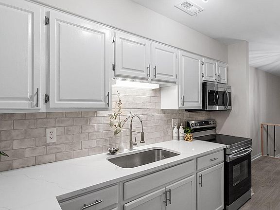 5th image of 808 Kendall Dr