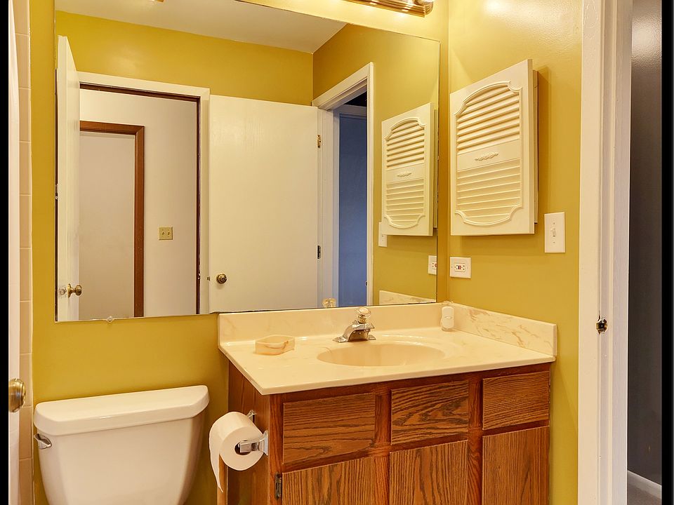 2nd image of 7913 Knottingham Cir APT D