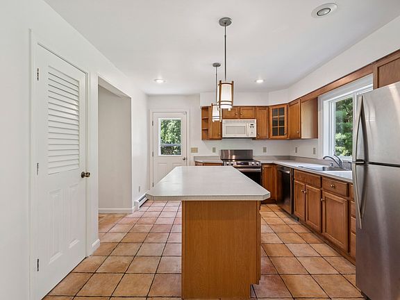3rd image of 23 Crystal Spring Rd