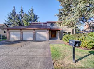 1215 NW Lakeview Rd, Vancouver, WA 98665