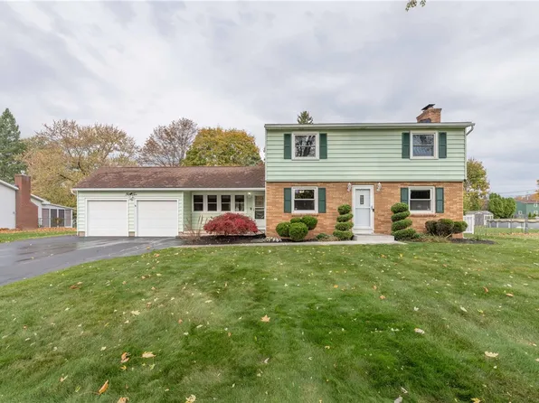 52 Meadow Dr, Spencerport, NY 14559