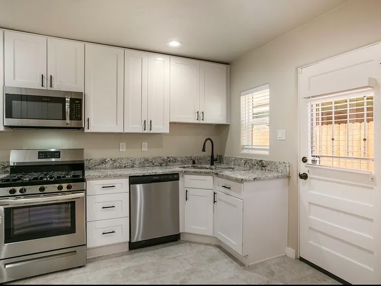 635 Adams St NE #A — Photo 9