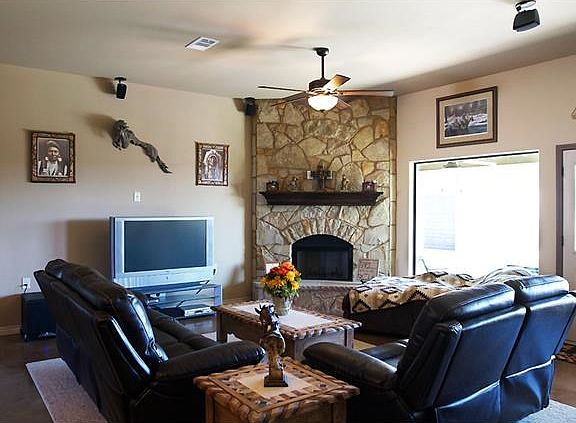 4th image of 204 Sarahs Ln