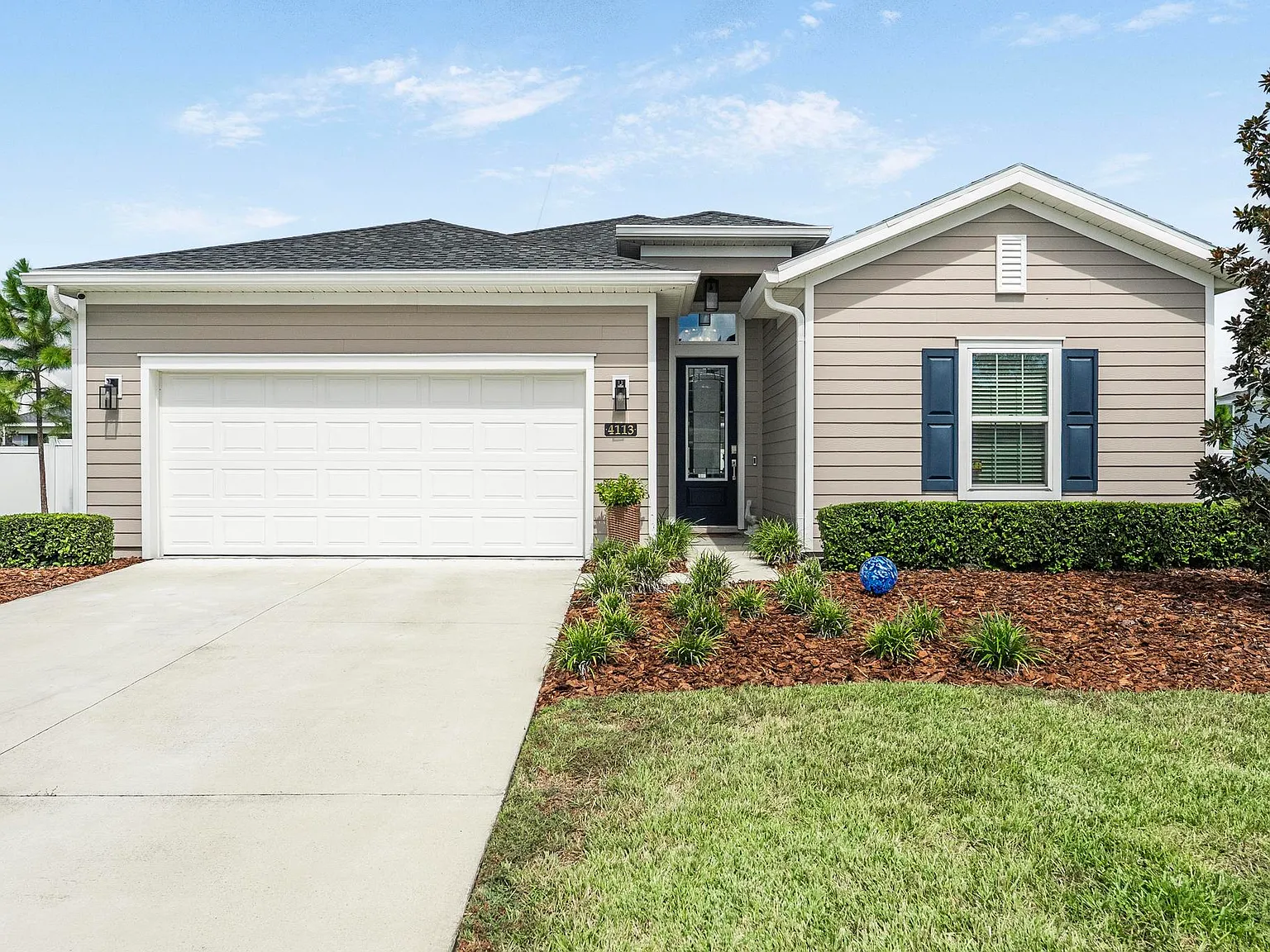 4 bed, 2040 sqft, $2,995 — Photo 2
