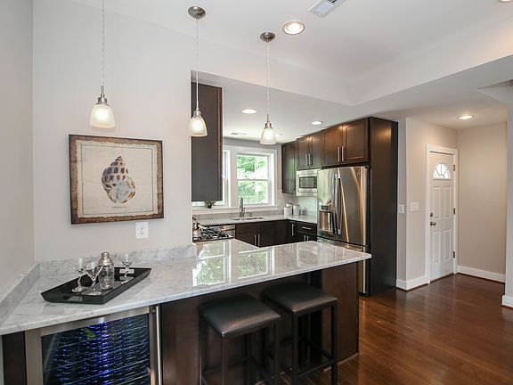 Breakfast Bar & Wine Fridge