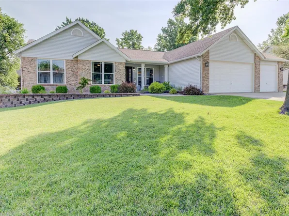 5080 Douglas Park Dr, Saint Peters, MO 63304