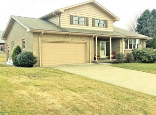 900 Kazar St, Monaca, PA