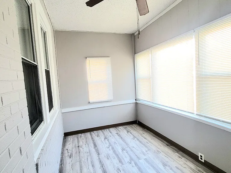 602 Powell St — Photo 2