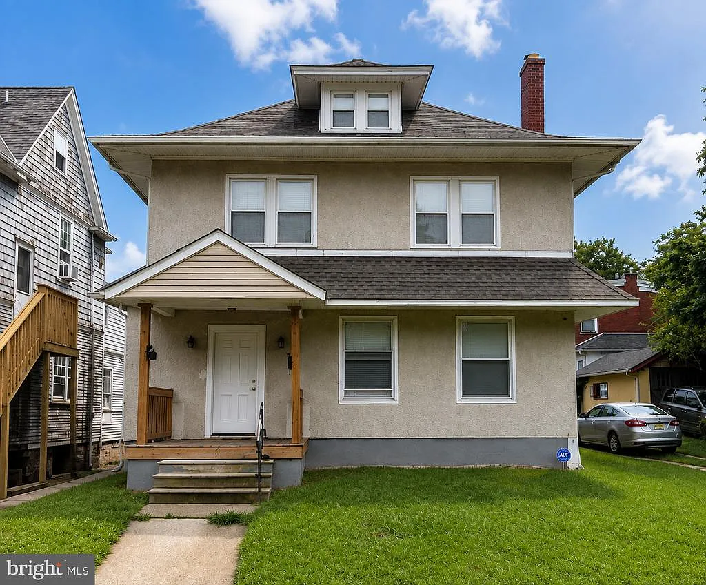 3 bed, 1.0 bath, 2336 sqft, $2,300 — Photo 1