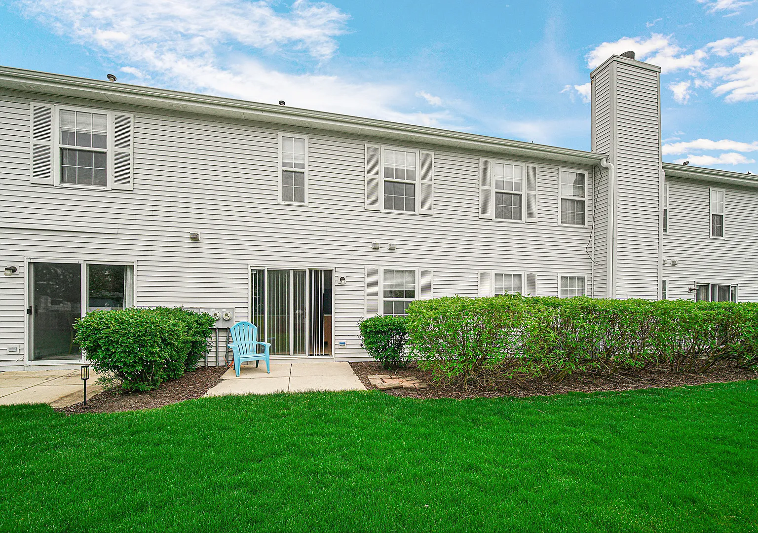 2 bed, 2.5 bath, 1384 sqft, $2,295 — Photo 3