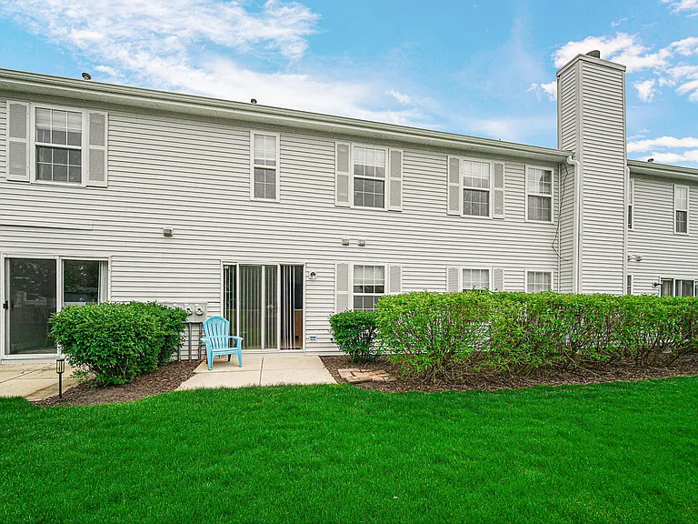 2588 Dickens Ct — Photo 3