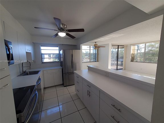 4th image of 2741 Taft St APT 310