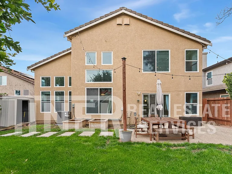 8276 Oakbark Ct — Photo 26