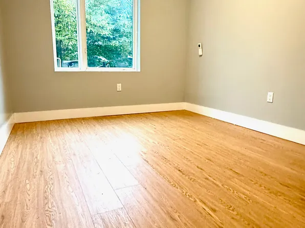 156 Erasmus Street image 4 of 12