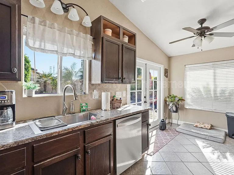 8629 W Echo Ln — Photo 13