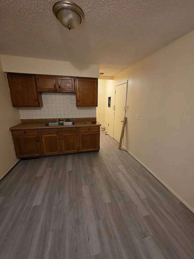 1 Westwood Dr — Photo 3