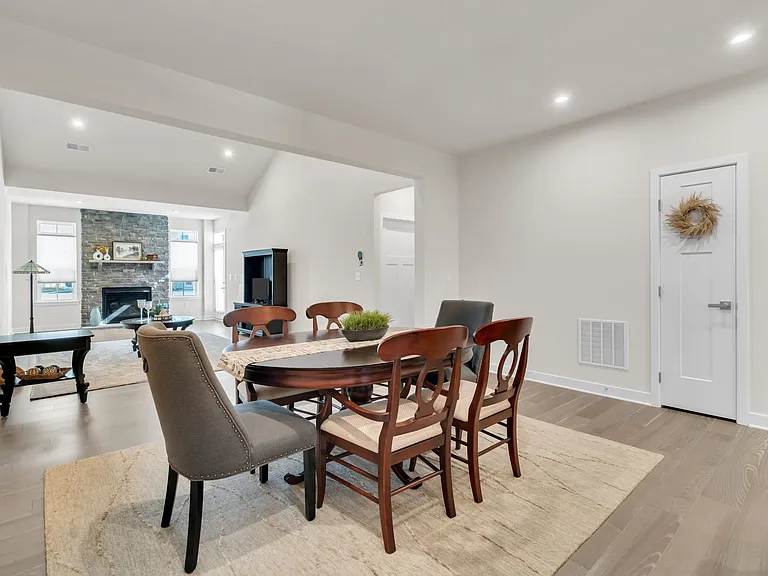 116 S Durham Dr — Photo 11