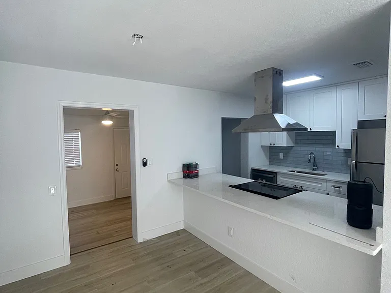 4315 W Laurel St — Photo 3
