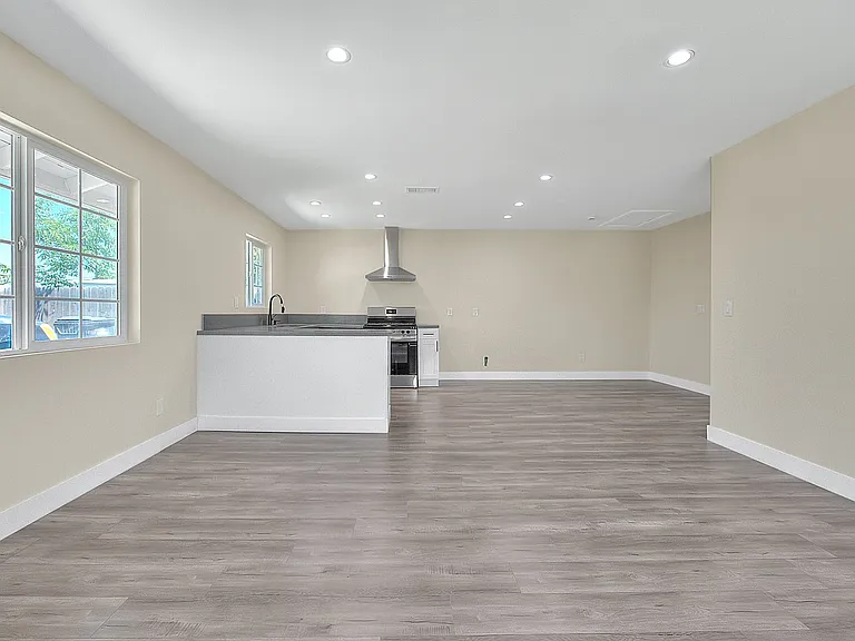 340 W Caroline Ct #A — Photo 2