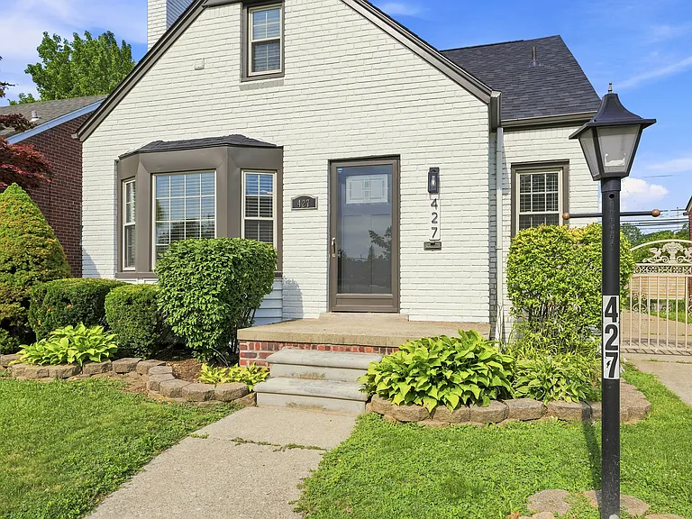 427 N Waverly St — Photo 35
